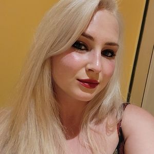 Meet your Posher, Lola